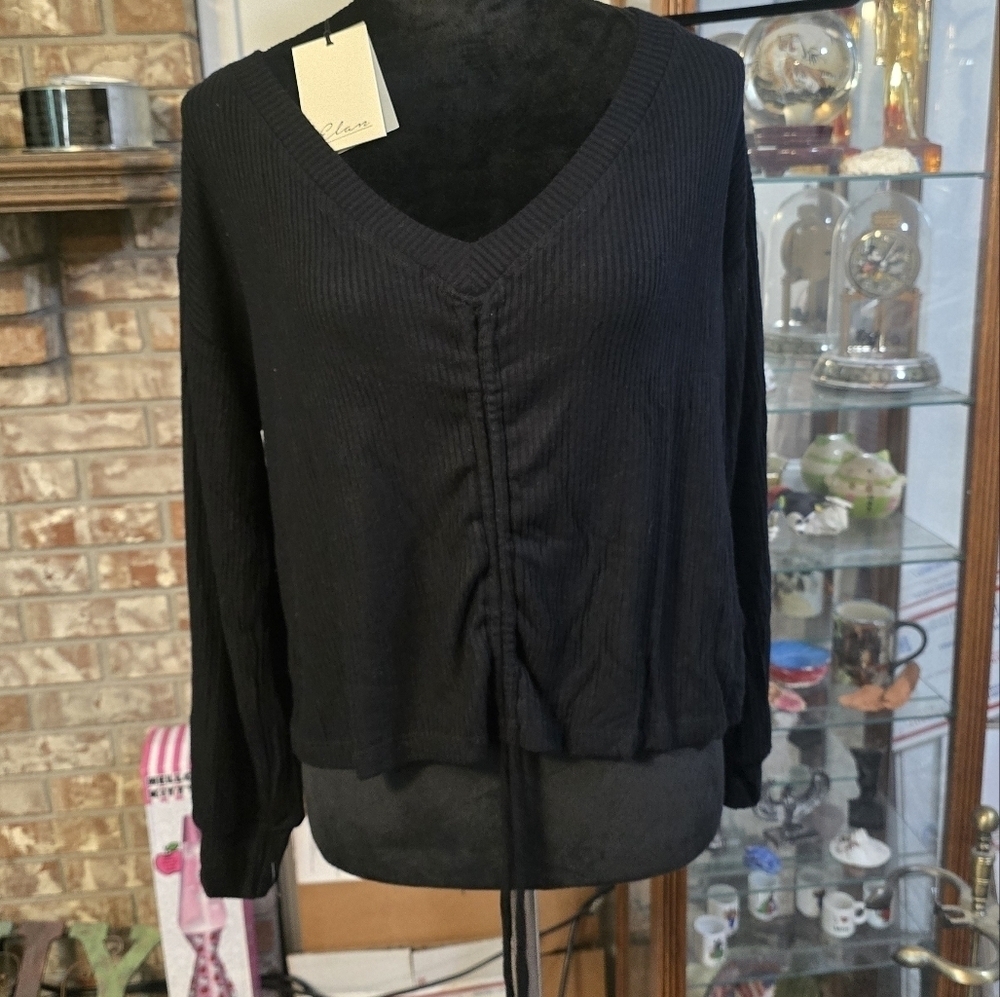 Elan black NWT sweater crop top. Size medium